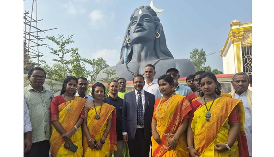 শ্রী শ্রী রাধা গোবিন্দ ও কালী মন্দির পরিদর্শনে ভারতীয় সহকারী হাই কমিশনার