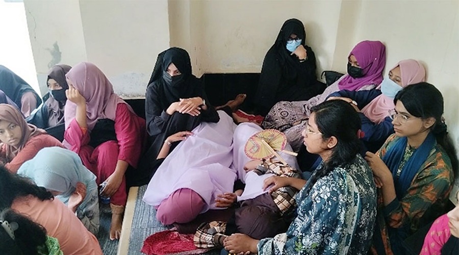 রাবিতে অনশনরত ৫ শিক্ষার্থী অসুস্থ