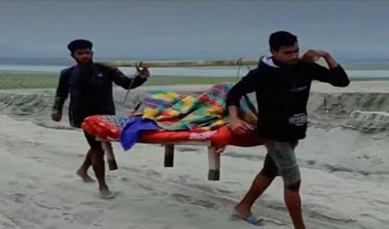 রাজারহাটের চরের মানুষরা চরম দুভোর্গে, রয়েছে স্বাস্থ্য ঝুঁকিও