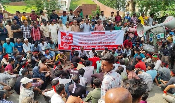 সিলেটে ব্যাটারি চালিত রিকশা চলাচলে নিষেধাজ্ঞা প্রত্যাহারের দাবিতে শ্রমিকদের আন্দোলনে