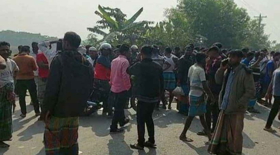 রাতে মহাসড়কে রহস্যজনক দুর্ঘটনা, গেল দুই প্রাণ
