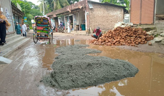 বাউফলে সড়ক সংস্কার, ভোগান্তি মুক্ত ৩ ইউনিয়নবাসী