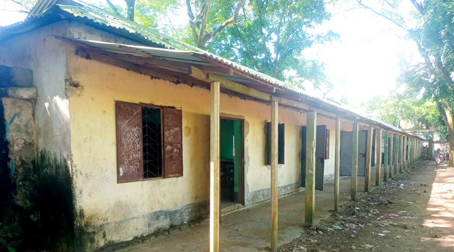 ৭০ বছরেও বহুতল ভবনের বরাদ্দ নেই: বিপাকে শিক্ষার্থীরা