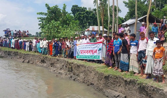 নাগেশ্বরীতে নদী ভাঙ্গন রোধের দাবিতে মানববন্ধন
