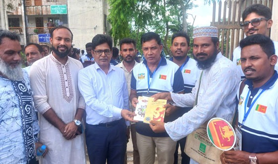 কিশোরগঞ্জে শ্রীলঙ্কার যুব প্রতিনিধিদলের সাথে মতবিনিময় ও বই উপহার