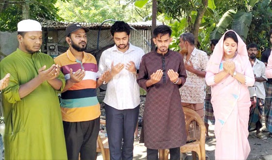 মুক্তিযোদ্ধার স্ত্রীকে মিষ্টিমুখ করিয়ে বীর নিবাসের উদ্বোধণ