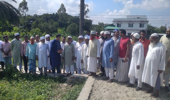 বাজিতপুরে ২৫০ মিটার পৌর কবরস্থানের রাস্তা উদ্ভোধন