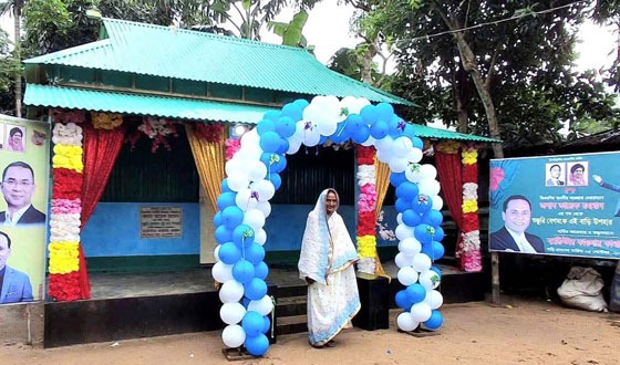 তারেক রহমানের দেয়া ঘর পেল দুর্গাপুরের শুক্কুরী বেগম