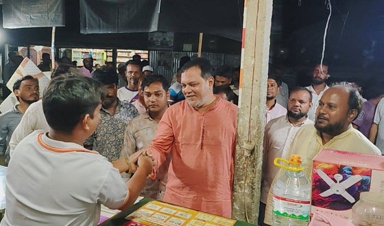 ঝিনাইগাতীতে ব্যবসায়ীদের সাথে বিএনপি নেতার সভা ও গণসংযোগ