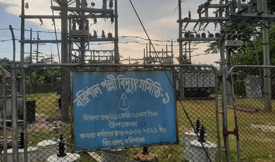 গণছুটিতে পল্লী বিদ্যুতের কর্মীরা : সেবা বঞ্চিত গ্রাহক