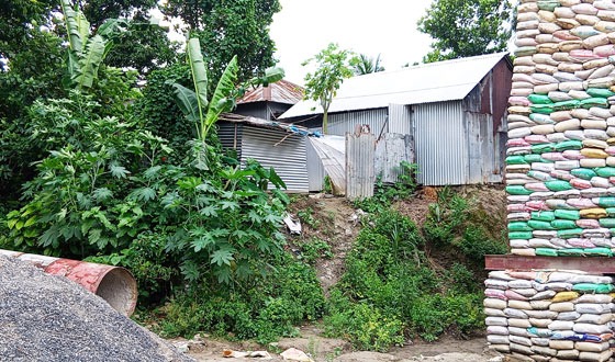 রায়গঞ্জে ভূমি অধিগ্রহন না করায় ৪৩ কোটি টাকার ব্রীজ নির্মান ব্যহত