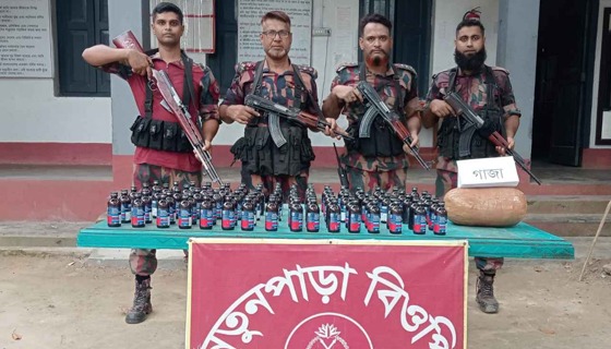 মহেশপুর সীমান্তে ২ কেজি গাঁজা ৮২ বোতল ফেনসিডিল জব্দ