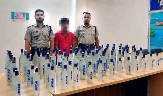 নেত্রকোনায় ভারতীয় মদসহ যুবক আটক