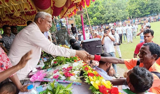 নবাবগঞ্জে আদিবাসী ফুটবল টুর্নামেন্টের ফাইনাল অনুষ্ঠিত