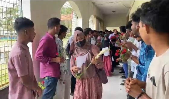 ইন্দুরকানীতে নবীন শিক্ষার্থীদের ফুল দিয়ে বরণ করলেন কলেজ ছাত্রদল