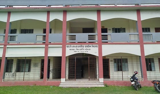 নড়াইলের প্রধান শিক্ষককে লাঞ্ছিত, ‘মব সৃষ্টি’ করে সহকারী শিক্ষককে মারধরের অভিযোগ