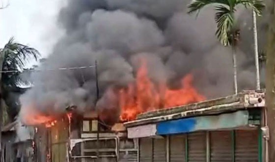 হোমনায় নবীজিকে (স.) নিয়ে কটূক্তির জেরে মাজার, বাড়িঘরে ভাঙচুর-অগ্নিসংযোগ