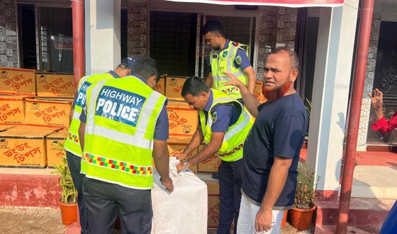 শায়েস্তাগঞ্জে ২৮ লাখ টাকার ভারতীয় পণ্য ও কাভার্ড ভ্যানসহ আটক ১