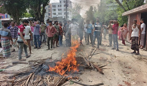 খুলনায় উচ্ছেদ অভিযানে পুলিশের সঙ্গে স্থানীয়দের সংঘর্ষ, আহত ৩০