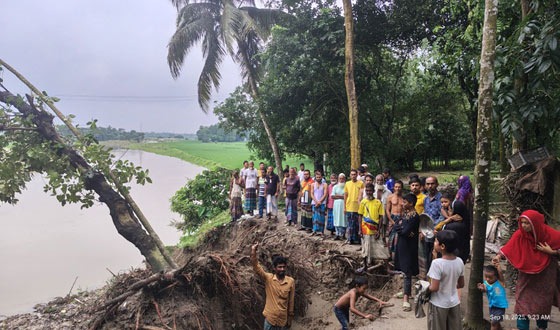 মৃগী নদীর ভাঙনে অর্ধশত বাড়িঘর নদীগর্ভে যাওয়ার আশঙ্কা