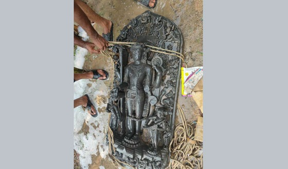 শেরপুরে কষ্টি পাথরের মূর্তি উদ্ধার, আটক ২