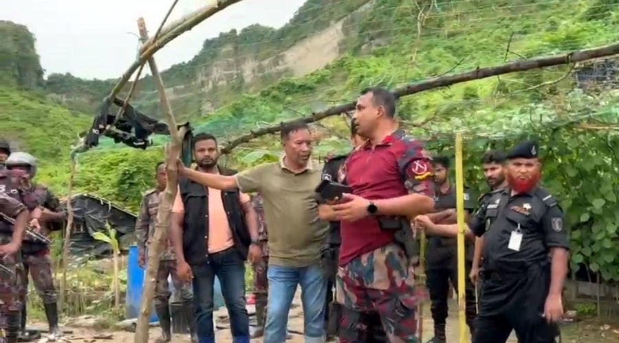 টেকনাফের পাহাড়ে মানব পাচারকারীদের আস্তানা, ৮৪ জনকে উদ্ধার করল বিজিবি-র‍্যাব