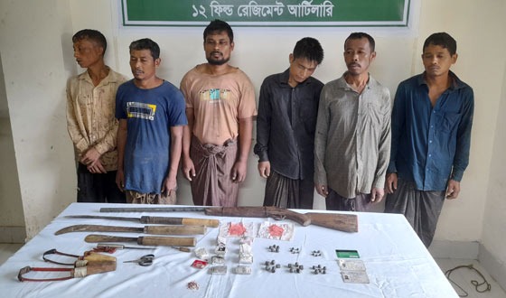 চন্দনাইশে অস্ত্রসহ পাহাড়ি ৬ সন্ত্রাসী আটক