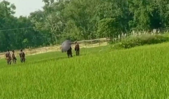 বিরামপুর সীমান্তে বেড়া নির্মাণ, আতঙ্কে এলাকাবাসী