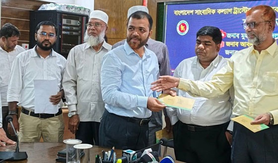 কক্সবাজারসহ ৩ জেলার গণমাধ্যম কর্মীদের আর্থিক সহায়তা প্রদান