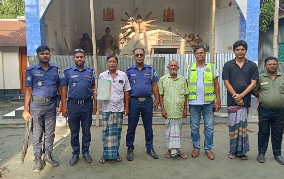 কালীগঞ্জে পুজা মন্ডপ পরিদর্শন করেছেন থানার অফিসার ইনচার্জ মো. আলাউদ্দিন