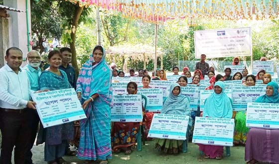 পার্বতীপুরে ১১১ জনের কারিতাসের আর্থিক সহায়তা