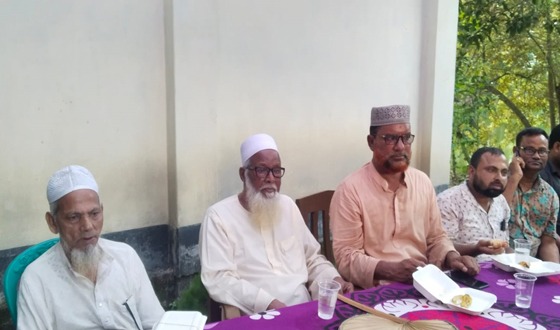 রাজারহাটে হাজী মাকের্টের ব্যবসায়ীদের মতবিনিময় সভা