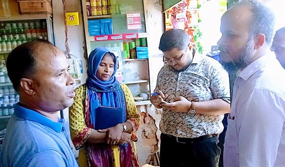 পলাশবাড়ীতে সার ও কীটনাশকের দোকানে জরিমানা