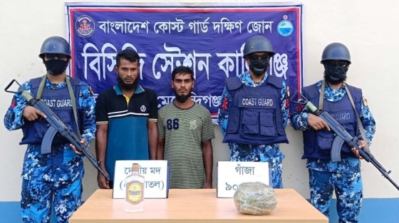 কোস্টগার্ডের অভিযানে মাদকসহ আটক ২