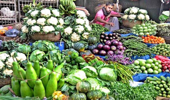 বাজারে শীতকালীন সবজি, দাম চড়া