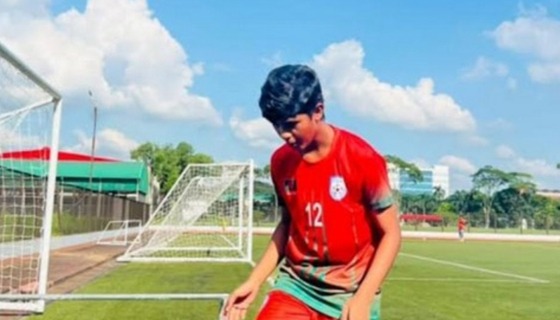 বসত ভিটার স্বপ্ন বুকে নিয়ে মাঠে লড়ছেন প্রতিমা মুন্ডা