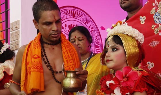 ভক্তি, উৎসব ও নিরাপত্তা বেষ্টনীর মধ্য দিয়ে সিলেটে উদযাপিত হচ্ছে শারদীয় দুর্গাপূজা