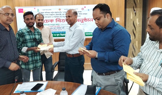 ব্যায়োগ্যাস প্ল্যান্ট স্থাপনে ত্রিশালে যুব উন্নয়নের ঋণ বিতরণ