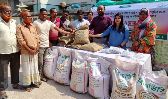 বিরলে পাট ও আউশ ধান চাষে কৃষি প্রণোদনা বিতরণ