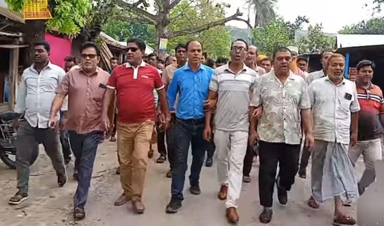 আটলংকা হাইস্কুলে ভাঙ্চুর ও শিক্ষককে লাঞ্ছিত,প্রতিবাদে বিক্ষোভ