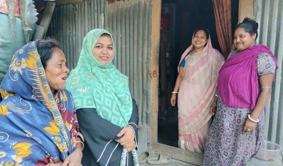 ভোটারদের দ্বারে দ্বারে ছুটে চলছেন সাবরিনা জিয়া