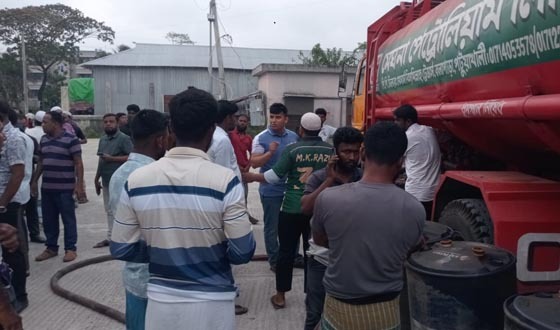 জেলেদের বিশেষ ব্যবস্থাপনায় জ্বালানি তেল সরবরাহ, ফিরেছে স্বস্তি