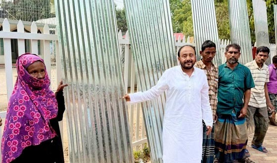 শ্রীমঙ্গলে ১৭ পরিবারের মাঝে ঢেউটিন বিতরন করলেন এমপি