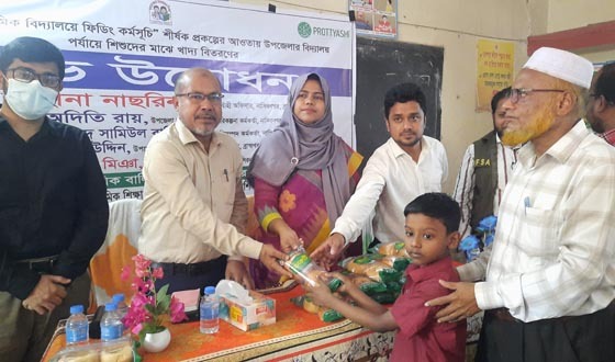 নাসিরনগরে দুধ ছাড়াই রুটি দিয়ে ফিডিং কর্মসূচির উদ্বোধন