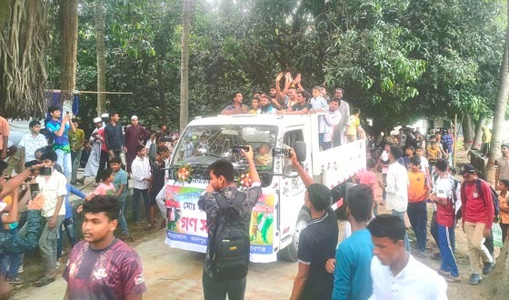গোমস্তাপুরে ফুটবলার ইউসুফ আলীকে সংবর্ধনা