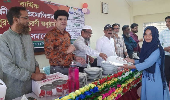 নাচোল টেকনিক্যাল স্কুল-কলেজের পুরুস্কার বিতরণ ও সমাবেশ
