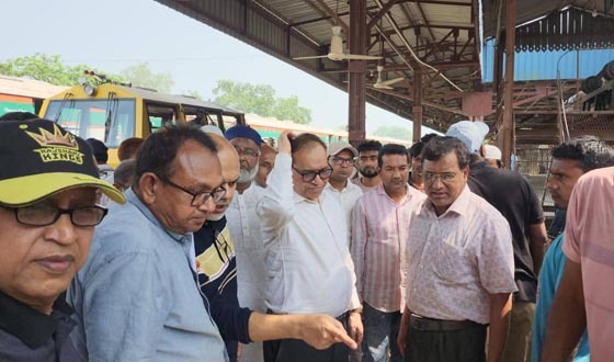বিরামপুর রেলওয়ে স্টেশন পরিদর্শন করলেন জিএম ফরিদ আহমেদ