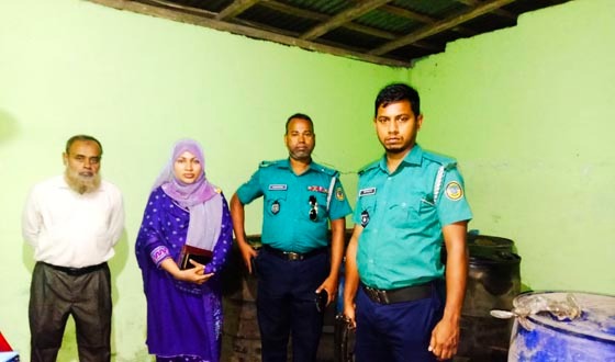 বাবুগঞ্জে অবৈধভাবে মজুদ করা তেল জব্দ, ব্যবসায়ীকে জরিমানা
