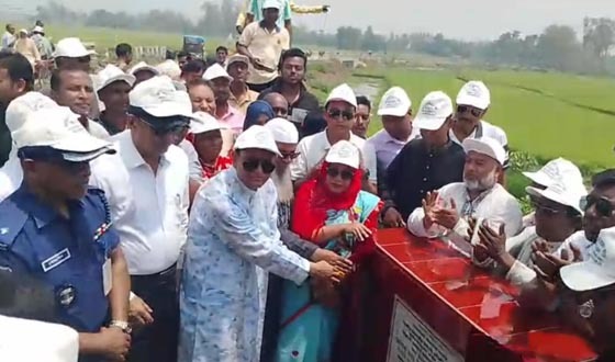 মান্দায় খাল পুনঃখনন প্রকল্পের উদ্বোধন করলেন এমপি ডা. টিপু