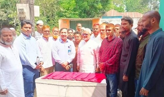 বীরগঞ্জে ড্রেন নির্মাণসহ উন্নয়ন কাজের উদ্বোধন